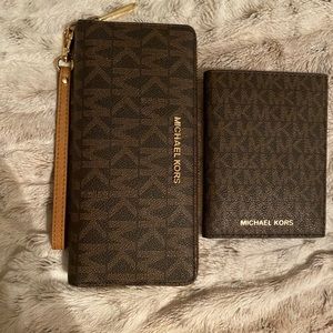 Michael Kors Wallet & Passport